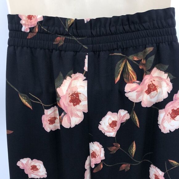 Worthington Petite Large black floral capris - Picture 5 of 5